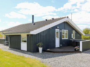 Elegant Holiday Home in Hadsund with Whirlpool, Øster Hurup